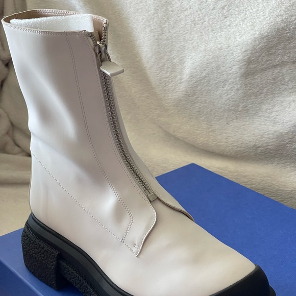 STUART WEITZMAN WHITE/BLK SHORT BOOTS💝HP - Picture 2 of 9